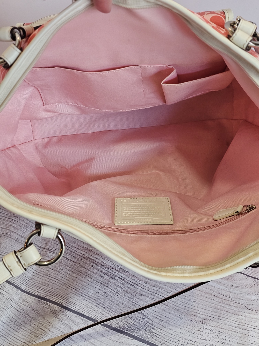 Coach Chelsea Leah Tote & Heritage Stripe Cosmetic Case - Picture 9 of 16